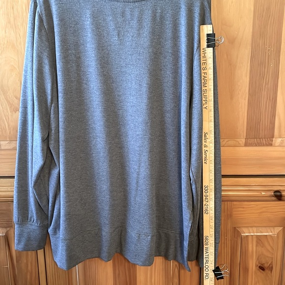 DOG MAMA long sleeve t-shirt - side splits, soft and comfy feel.Causal T-shirt. - Picture 8 of 8